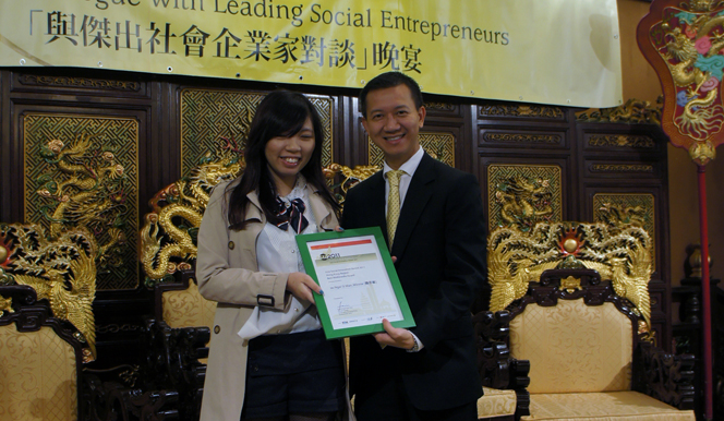Best Multimedia Award Winner: Winnie Ngai Si Man with Francis Ngai, Founder and CEO of SVhk.