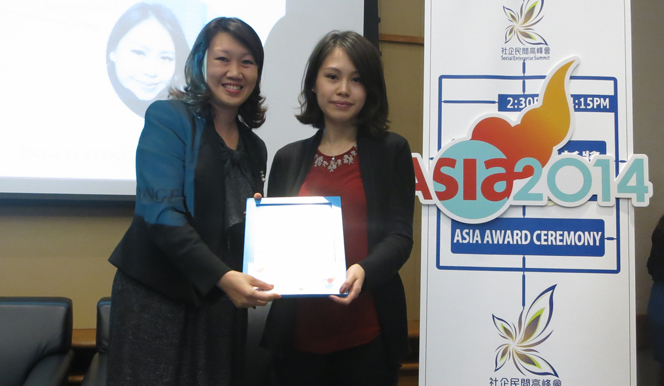 Ms. Angeline Chin (Head of Corporate citizenship, APAC of Credit Suisse) and Ms. Kassy Tam (Winner of Best Change-maker)